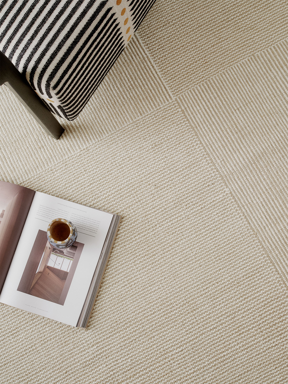 Kent-Rug-White-Linie-Design-03.jpg Kent-Rug-White-Linie-Design-03